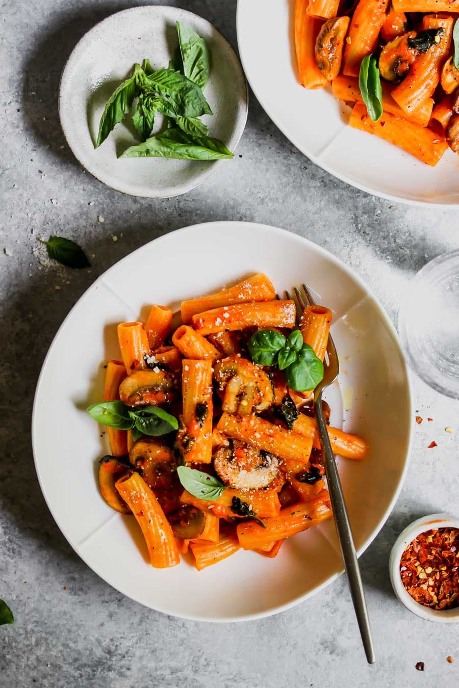 5 Ingredient Roasted Red Pepper Pasta with Mushrooms