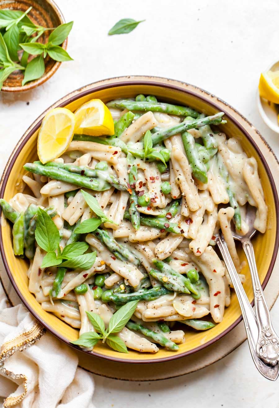 Creamy Lemon Garlic Pasta (Vegan)
