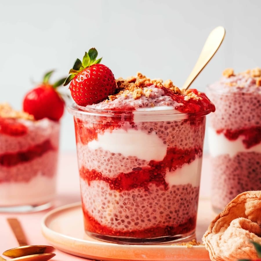 Strawberries &amp; Cream Chia Pudding